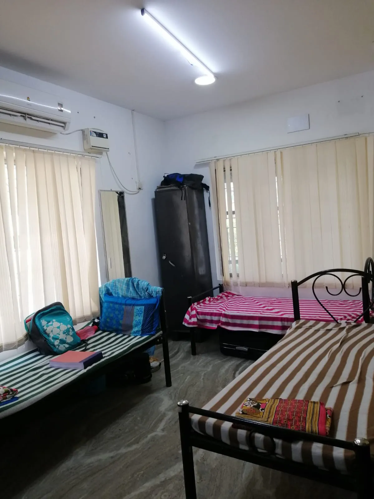 Premium living at Thiruvanmiyur Ladies Hostel - Sri Maha Hostels